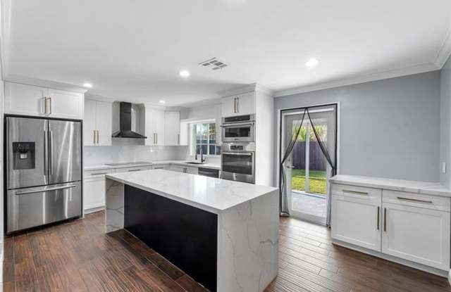 5820 NW 56th Place, Tamarac, FL 33319