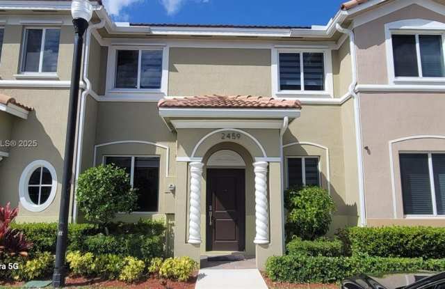 Photo of 2459 SE 10th St