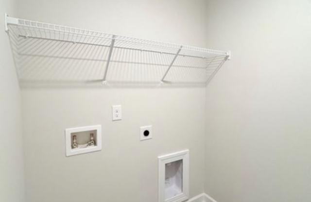 1728 Windsor Hill Blvd