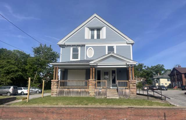 918 Elm St