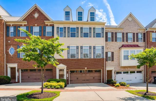 2212 SNETTERTON LANE