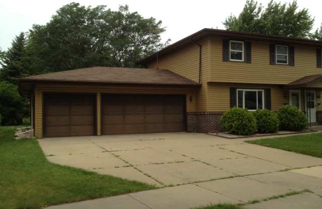 2421 South Schaefer Street - 2421 South Schaefer Street, Appleton, WI 54915