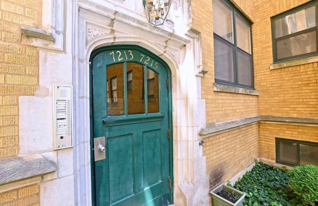 Beautiful 2Bed/1Bath in South Shore - 7213 South Yates Boulevard, Chicago, IL 60649