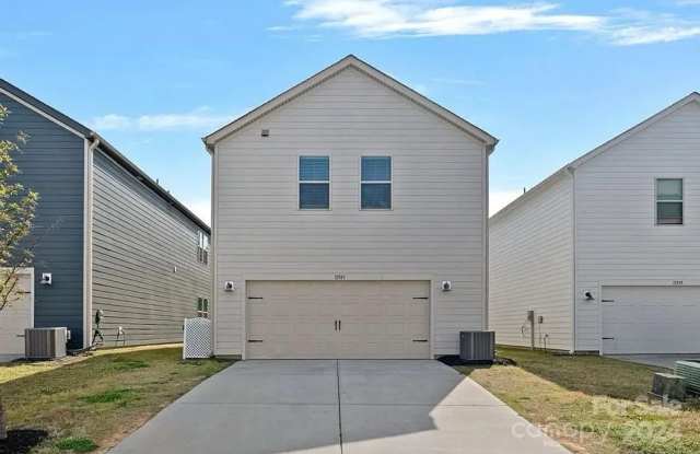 Room in 5 Bedroom Home at Old Statesville Rd