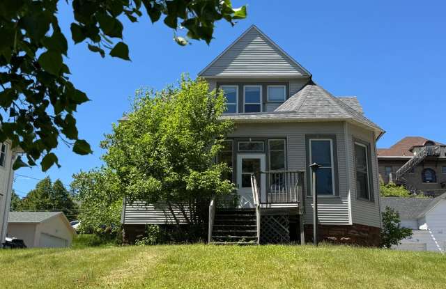 1821 E 1st Street - Available June! - $200 off your first month's rent!