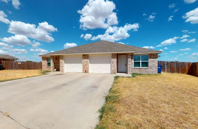 Photo of 2 WEEKS FREE !!!! GORGEOUS DUPLEX IN COPPERAS COVE!!!!