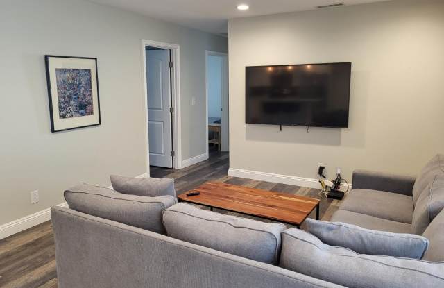 1390 Calle Bouganvilla