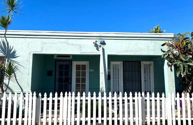 Retro Style Two Bedroom, Centrally Located