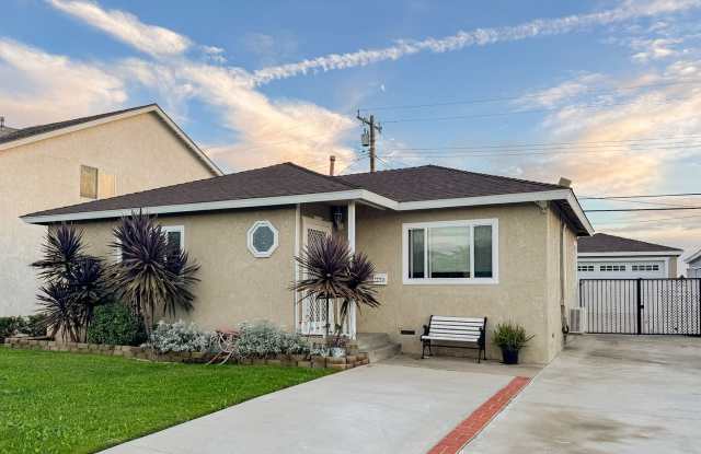 Photo of Cozy and Charming 2Bd 1Ba in lovely neighborhood of Torrance