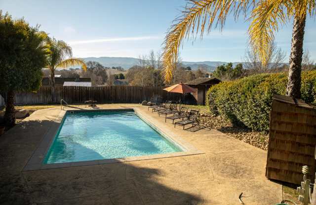 Janin Acers - Pool - Pet Friendly - FURNISHED OR UNFURNISHED