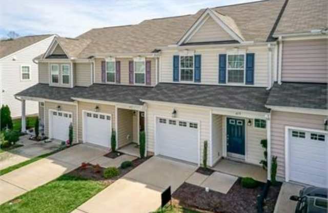 Townhome close to Downtown Raleigh!