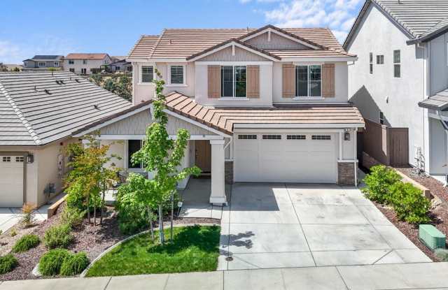 Bright Spacious 4BD/3BA Single-Family Home in Rocklin's Whitney Ranch!