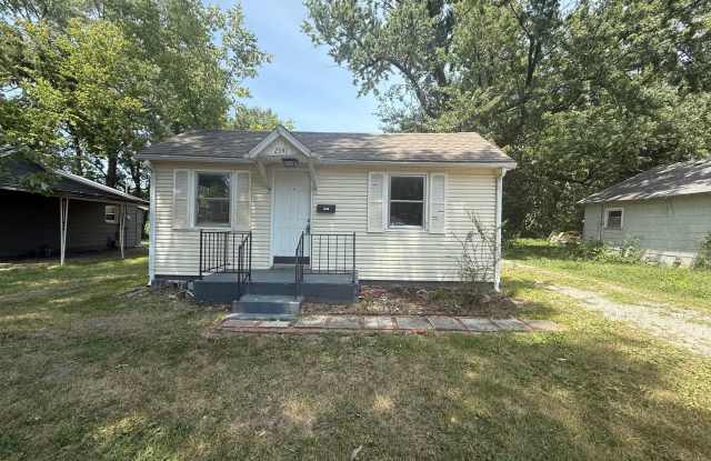 Cozy 2 Bedroom house for Rent Just minutes from Springfield Botanical Gardens