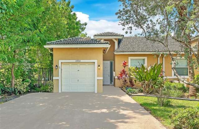 8908 NW 40th St