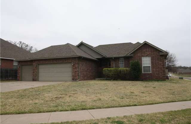 Lovely 4 Bedroom 2 Bathroom Home In Edmond Schools