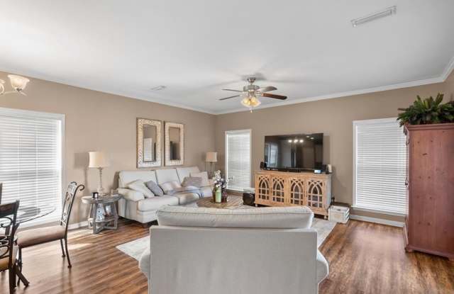 220 Maplecliff Drive