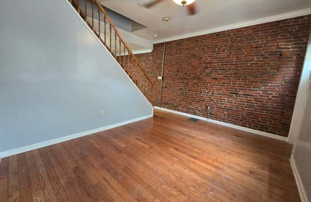 Photo of Bright 2 bed 1 bath in graduate hospital!
