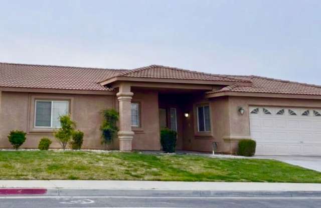 5023 Mar Grande Dr, 93307 3+2-Ready for Mid March Move In -MOVE IN SPECIAL!! $200 Off March  April's rent!