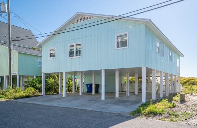 Photo of VINTAGE BEACHFRONT COTTAGE PERFECT FOR COZY WINTER GETAWAY