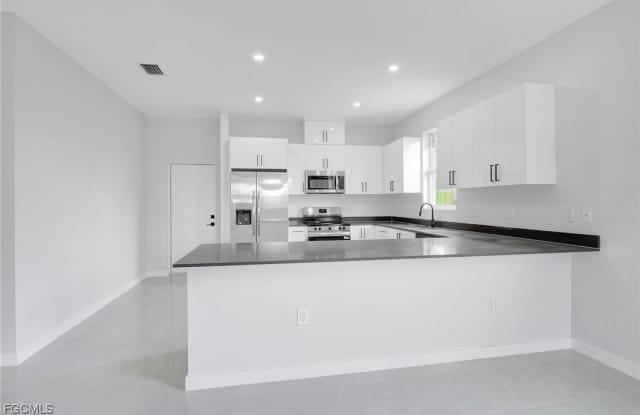 1072 Norton Avenue S