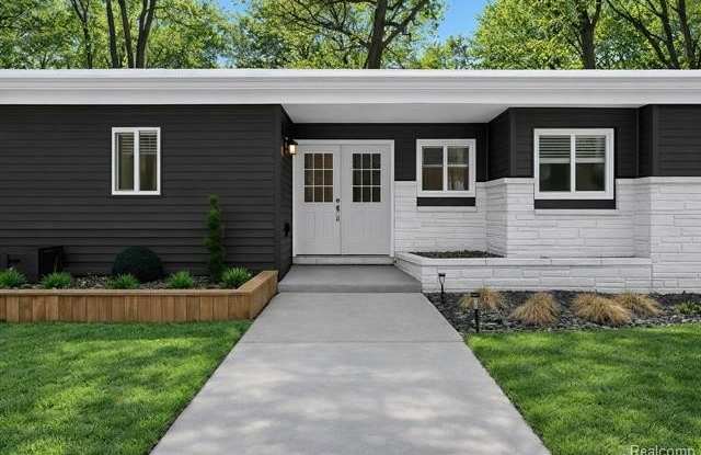 2566 Harrington Road