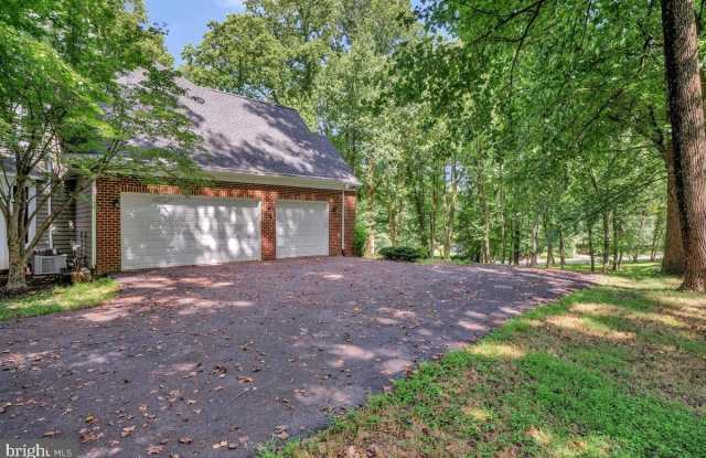 502 SENECA KNOLL Court