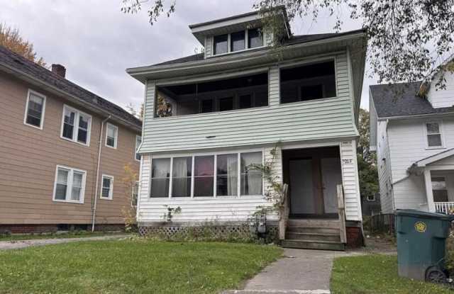 1927 Clifford Ave