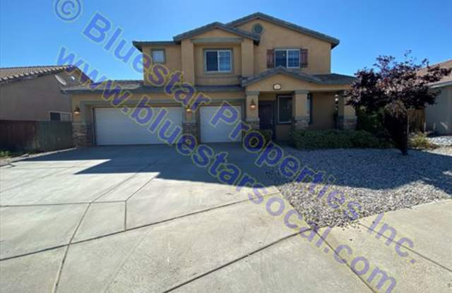 Beautiful 2 Story Home with 3 Car Garage In Victorville