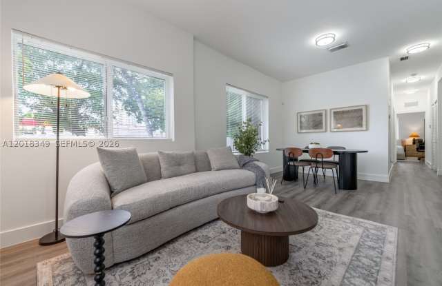 44 NW 10th Ave