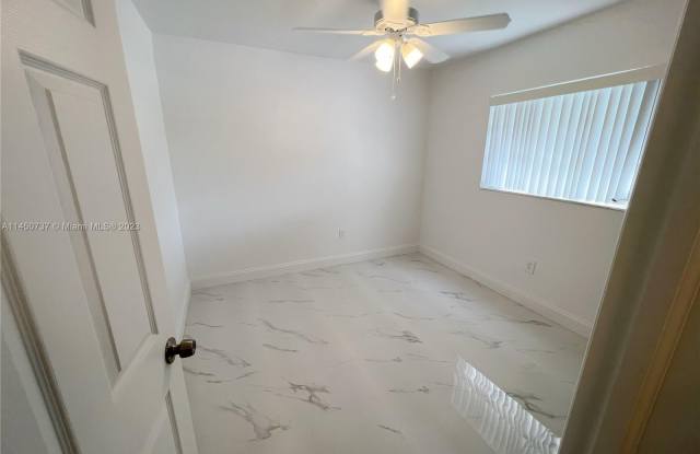 752 NW 4th St - 752 Northwest 4th Street, Miami, FL 33128