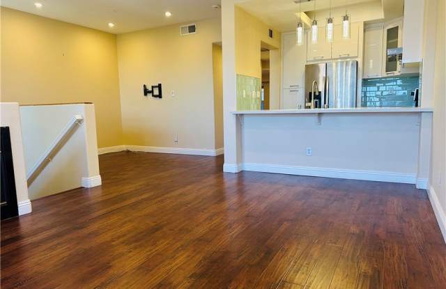 1041 S San Marino Way