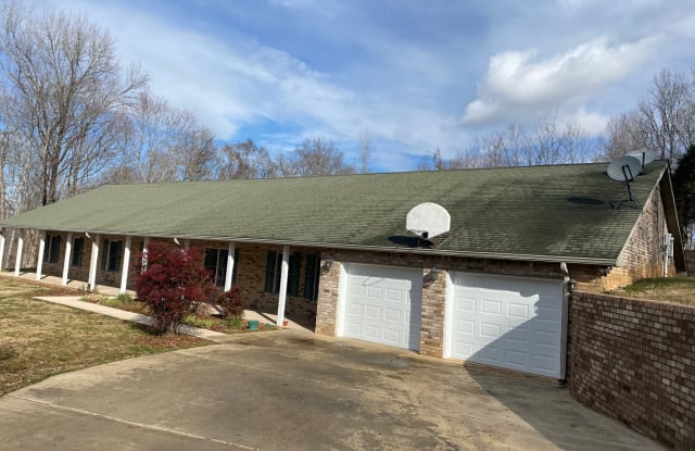 2932 Mosley Ferry Rd - 2932 Mosley Ferry Road, Cheatham County, TN 37015