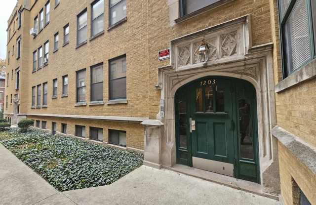 7203 S Yates Boulevard