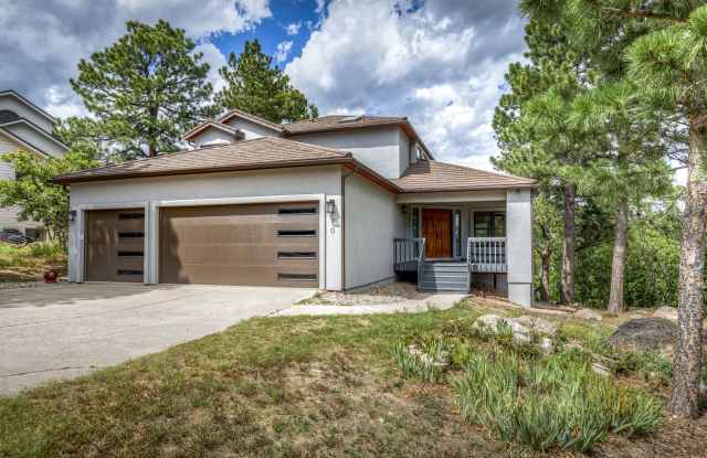 SPACIOUS BROADMOOR BLUFFS HOME | MOUNTAIN SETTING | 3-CAR GARAGE | WILDLIFE AT YOUR DOORSTEP