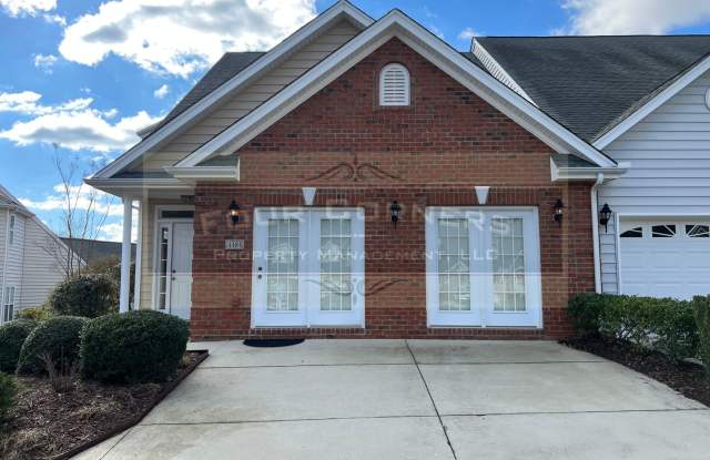 Beautiful 3-bedroom 3-bath townhome - 4484 Veranda Lake Court, High Point, NC 27409