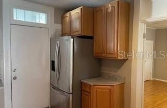 912 E SAINT CLAIR STREET