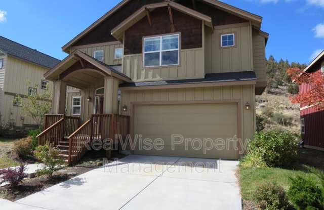 1063 NE Parkview Ct