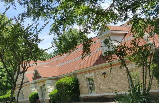 Room in 4 Bedroom Home at Presidents Dr