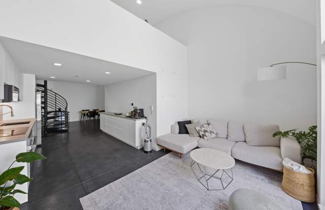 2002 3rd Street, #208