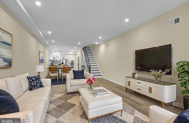 Photo of 2670 BRADDOCK Street