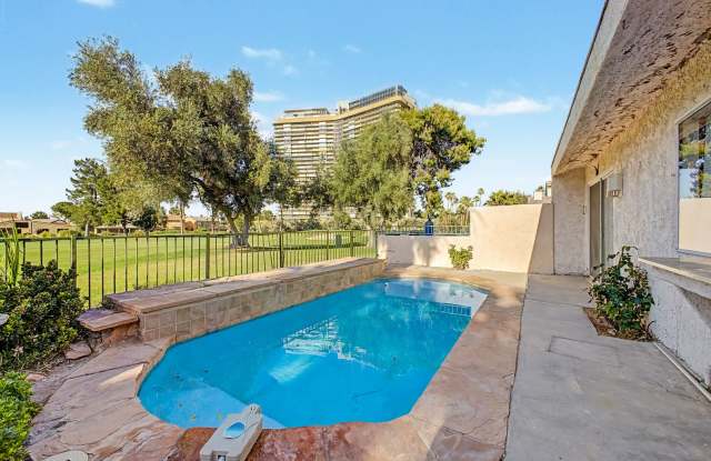 Las Vegas Country Club Home on the Golf Course with Pool!