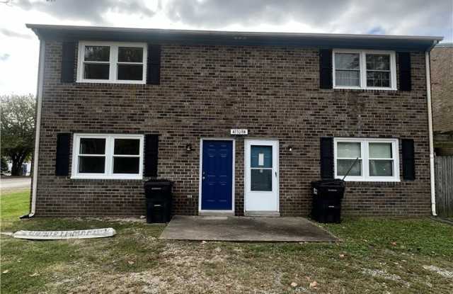 3308 Woodlawn Street unit: B