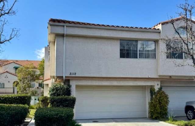 Remodeled spacious 3 bedroom townhome