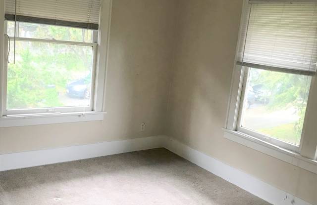 Photo of 4200 Pasadena Pl Ne