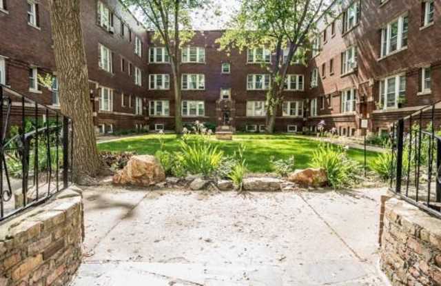 Photo of 4706 N Racine