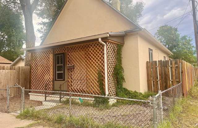Cozy 2BR House in Pueblo