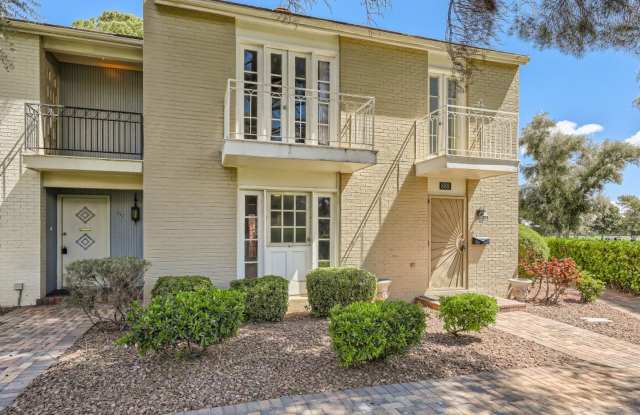 Beautiful Las Vegas Country Club townhome