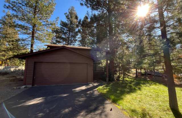 Photo of Splendid 3-bdr/2.5 bath home in the beautiful Buck Run Community in Sisters, OR!
