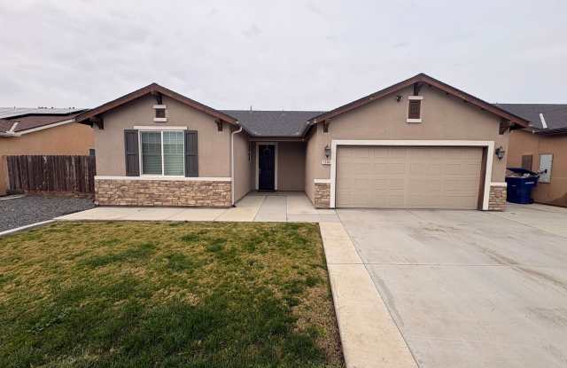 Lovely 3 bedroom home for rent in Hanford CA