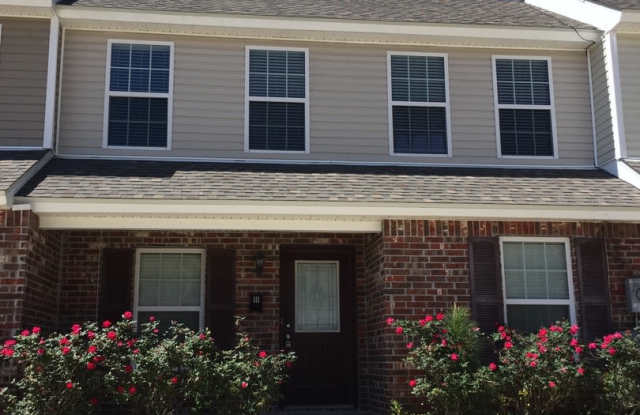 3 Bedroom 2 Bath Townhouse in Broussard